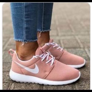 NIke Women Roshe One